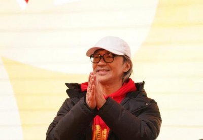 ​《功夫》中的龅牙女生，私下却是大美女，素颜撞脸王祖贤太动人