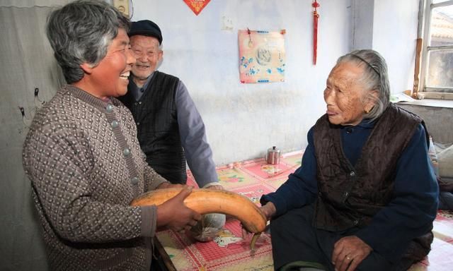 求解《天下一家》打一生肖，是什么意思