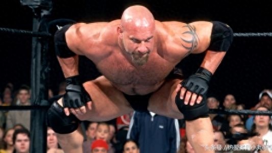 来看看究竟为什么WWE传奇巨星高博被称作“战神”！