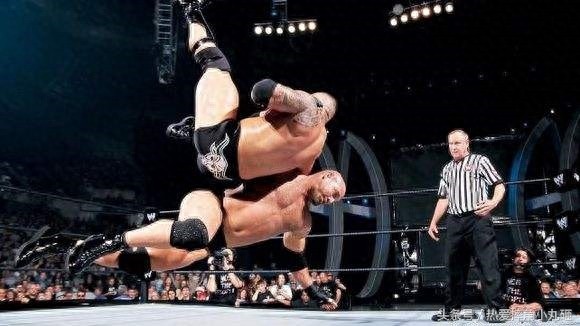 来看看究竟为什么WWE传奇巨星高博被称作“战神”！