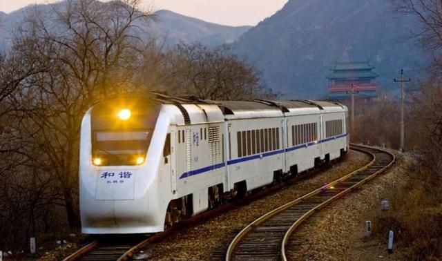 高铁和动车的速度各是多少(高铁和动车的速度差多少)图1