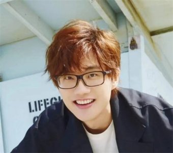 ​许嵩花了2亿买了所有版权(所以你听他歌不需要花钱)