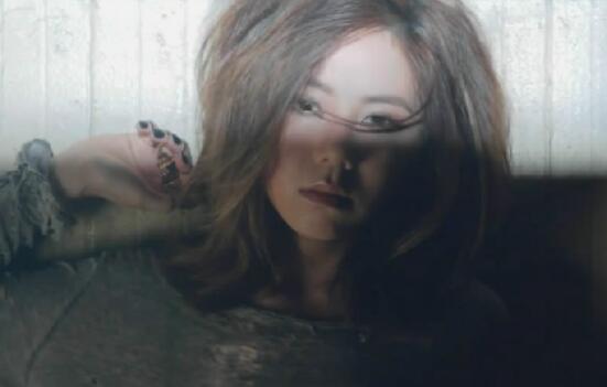 夜里做了美丽的噩梦是什么歌