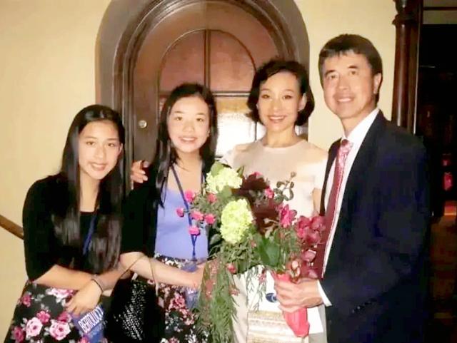 看看电影明星陈冲的生活近况（情感沧桑亲情带泪）(23)