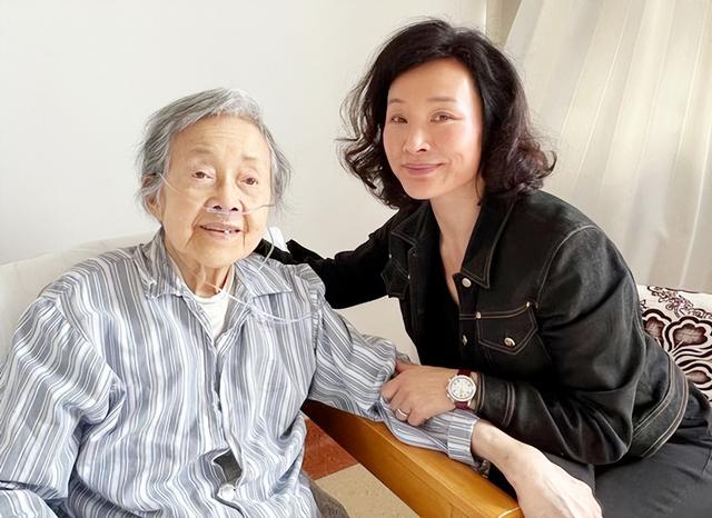 看看电影明星陈冲的生活近况（情感沧桑亲情带泪）(21)