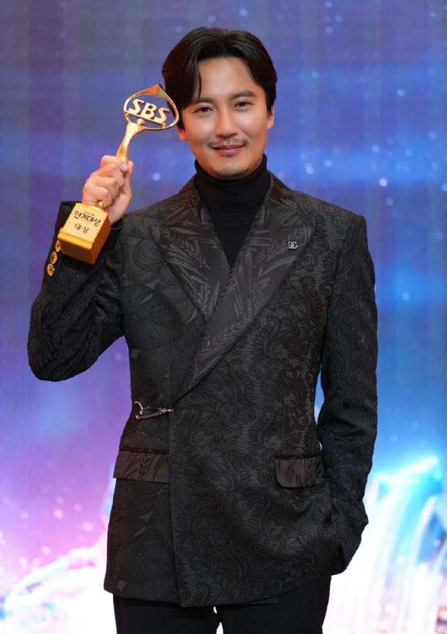 韩剧男主角演技排名（2022年韩剧演技大赏颁奖）(1)