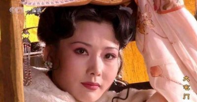 ​何赛飞爆冷夺“影后”，背后是金鸡奖上的魔幻与清醒