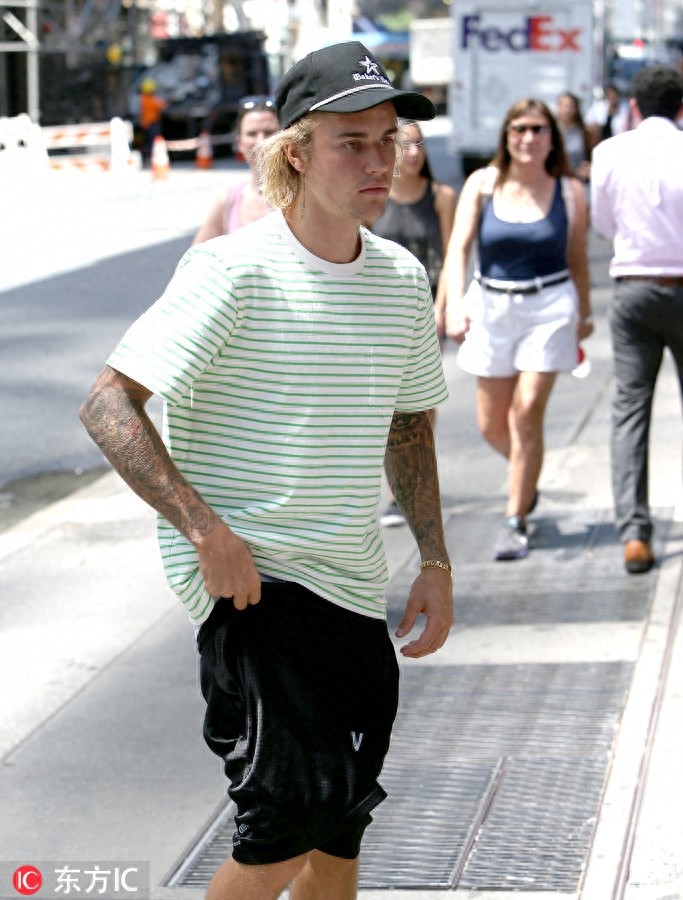 比伯和海狸订婚后面露憔悴，放弃傻脸娜毫无新郎面貌？