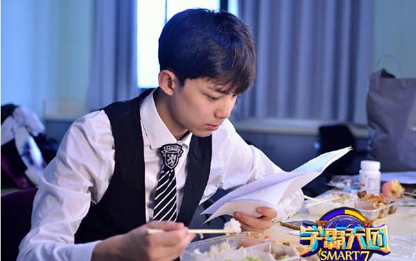 吴磊北京电影学院入学报到（吴磊第一入学北影）(9)