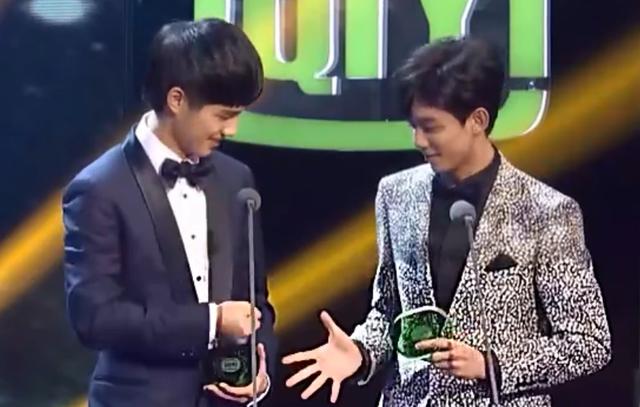 吴磊北京电影学院入学报到（吴磊第一入学北影）(12)