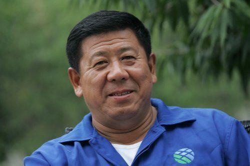 因长得丑被导演相中，出道30年不温不火，妻子是她！