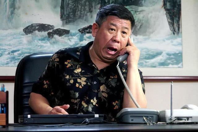 因长得丑被导演相中，出道30年不温不火，妻子是她！