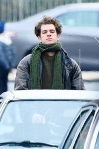 ​分享安德鲁·加菲尔德片场照，随性与自然，不爽型的酷