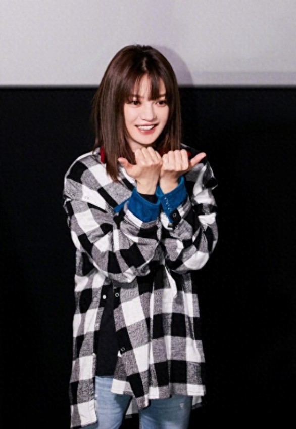 《还珠格格》又上演回忆杀，小燕子、容嬷嬷、五阿哥和尔泰合照啦