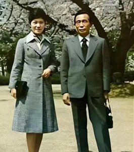 ​朴槿惠父亲是韩国历史上最具争议的总统