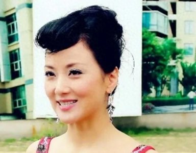 ​张燕是中国民歌歌手和一级演员。