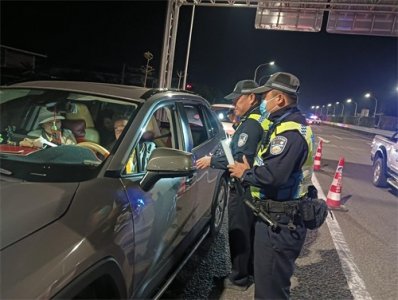​海南昌江县交警夜查整治再发力 把好岁末年初“安全关”