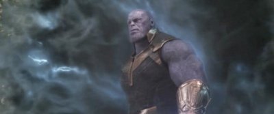 ​漫威：灭霸能够单手抓碎钢铁侠的头盔，死亡女神海拉也能做到吗？