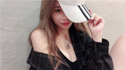 ​台湾网红闪亮亮近照曝光！露齿灿笑一刀剪去长刘海清纯动人