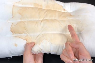 ​不管枕芯多脏多黄，教你不用一滴洗衣液，立马干净如新，学会不亏