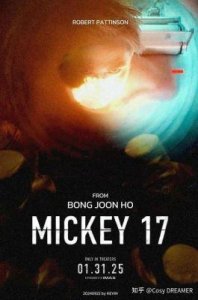 ​奉俊昊执导科幻新片《米奇17》首曝海报，罗伯特·帕丁森惊艳登场变身克隆体