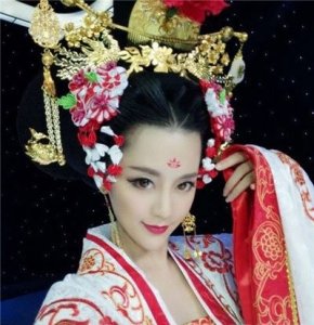 ​mars毒药李颖性取向有问题吗  现在的他基本上都是男生装