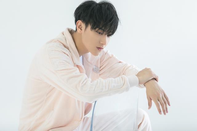 黄子韬签约艺人有眼光，没想到有风格的他有这样的经历