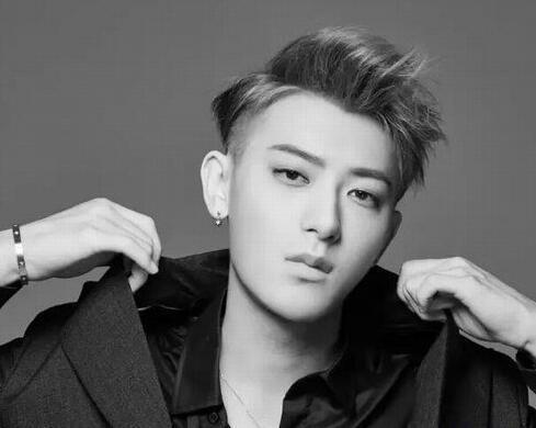 黄子韬签约艺人有眼光，没想到有风格的他有这样的经历