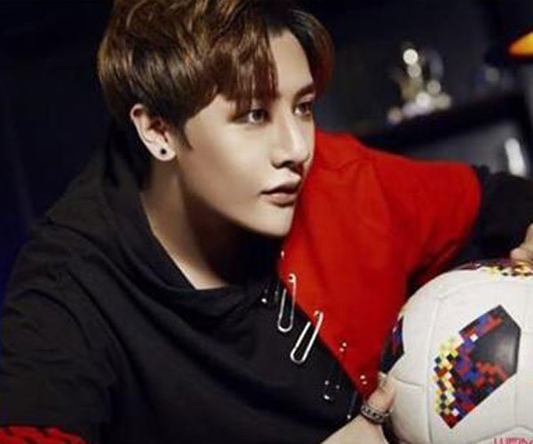 姜达赫是姜鹏亲生的吗 因为裙带关系才走到现在