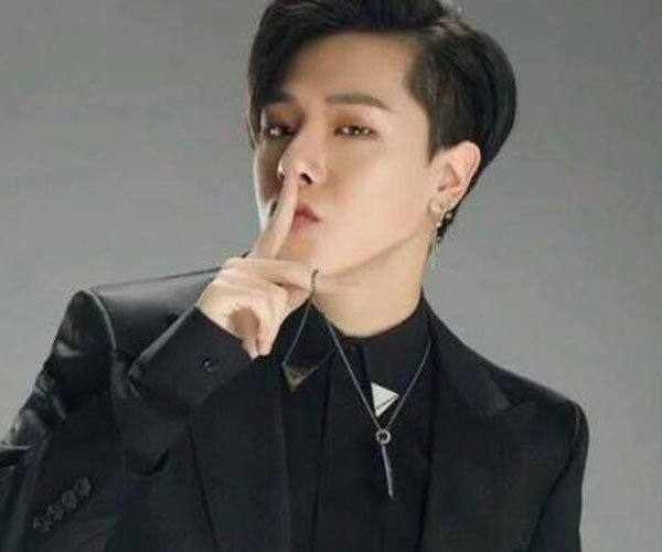 姜达赫是姜鹏亲生的吗 因为裙带关系才走到现在