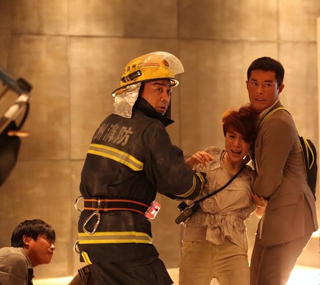 512汶川不相信眼泪电影（盘点10大灾难电影）(25)