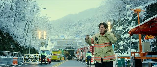 512汶川不相信眼泪电影（盘点10大灾难电影）(16)