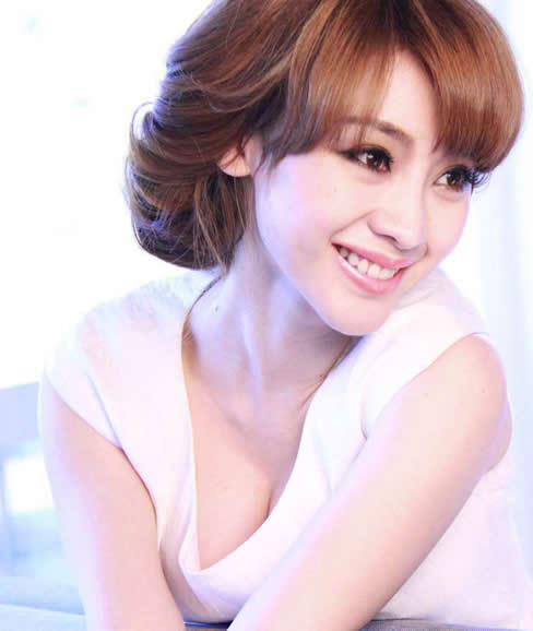 柳岩的大胸到底什么罩杯 自爆真实罩杯太性感