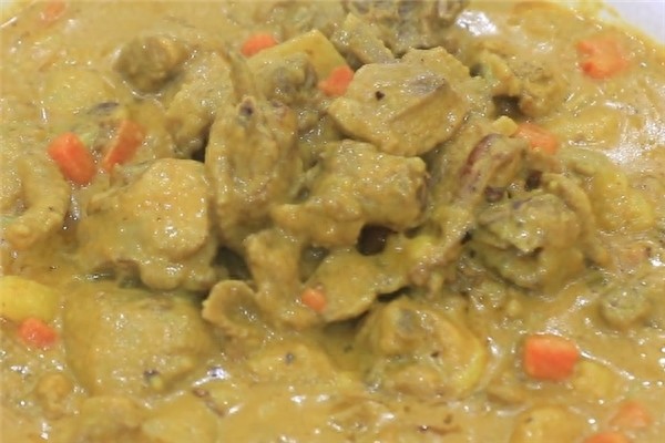 教你咖喱鸡家常做法，咖喱香浓鸡块鲜嫩，好吃超下饭