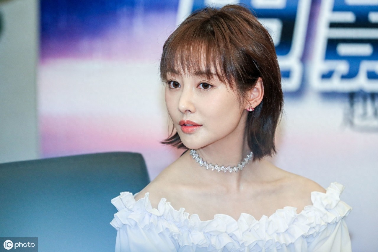 李纯，最美的10张照片欣赏，皮肤白皙，气质优雅