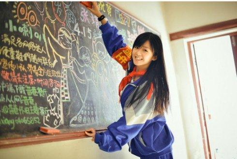 从抽烟喝酒的叛逆少女变成校服女神，搭陈凯歌儿子演《将夜》蹿红