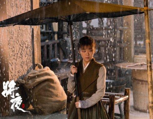 从抽烟喝酒的叛逆少女变成校服女神，搭陈凯歌儿子演《将夜》蹿红