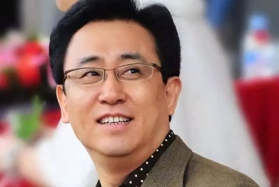 ​许家印两任妻子：第一个订亲未过门，现任离婚成前妻