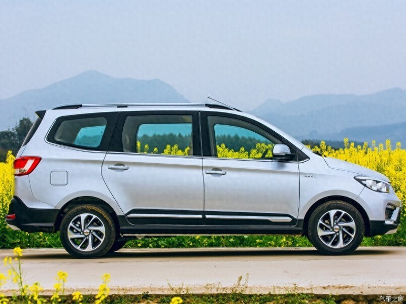 7万可买最实用车：五菱宏光S1，中国神车榜排第一的大哥