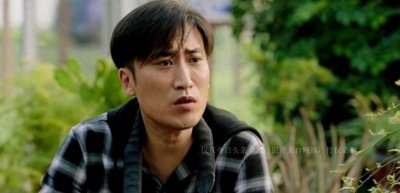 ​赵本山的富二代弟子吴云飞曾投资吴京的电影，用金条当盆栽