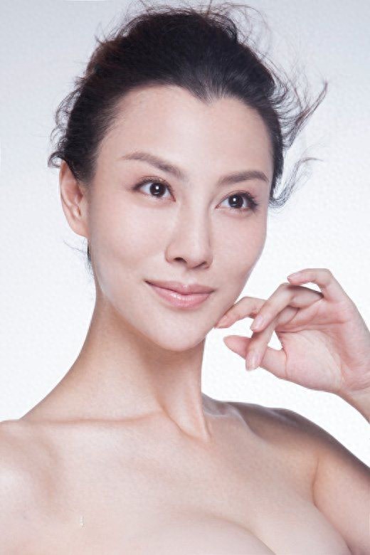 江易珈在电视剧《最美的时光》有着出色的表演，女强人角色受认可