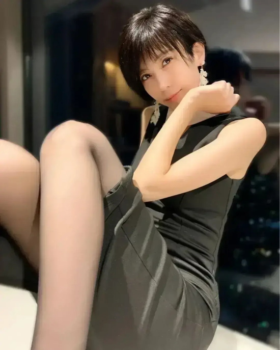 宅男女神乃亚写真分享，痴女姐姐YYDS！