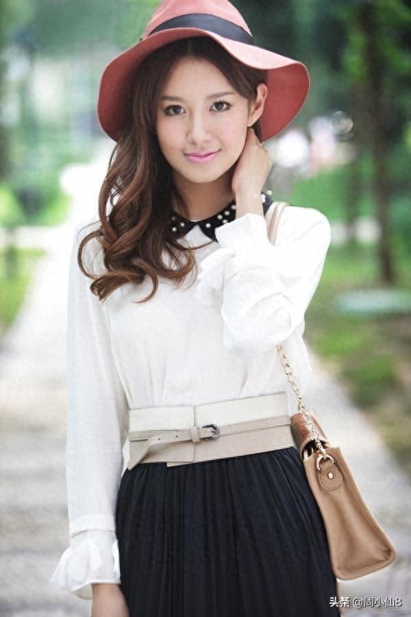 明星张子萱，娱乐圈偶像演员，外貌甜美，是具有潜力的女艺人