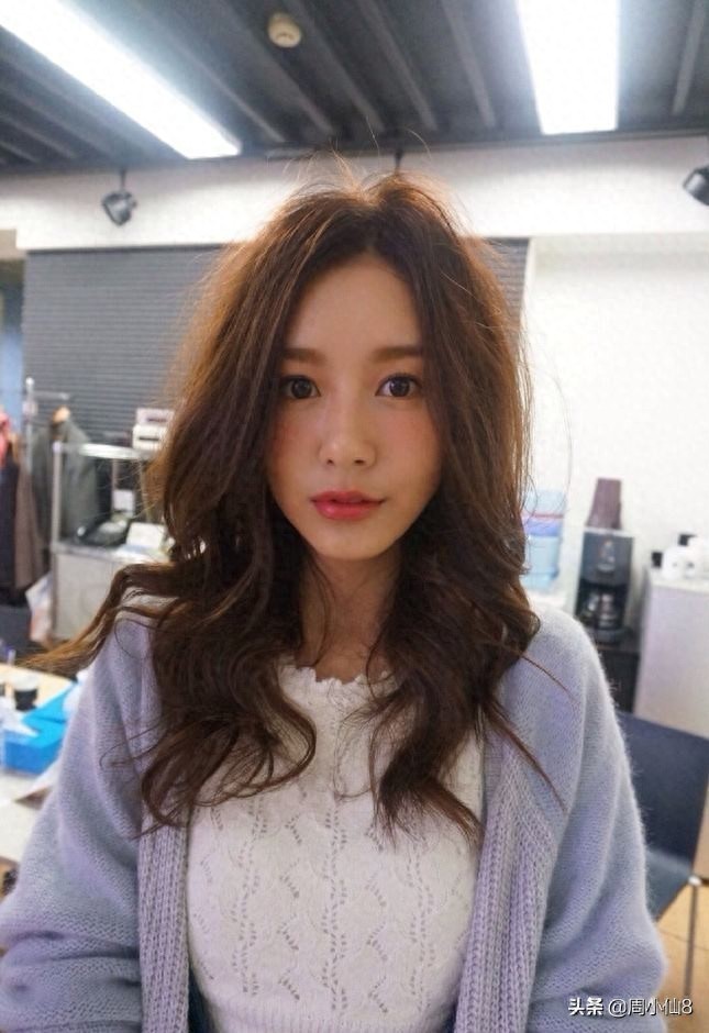 明星张子萱，娱乐圈偶像演员，外貌甜美，是具有潜力的女艺人