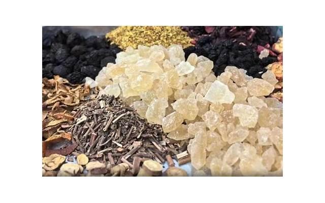 谈恋爱该男生主动吗？