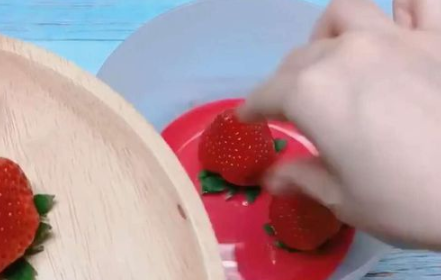 草莓的正确清洗方法,草莓怎么洗 清洗草莓的正确方法图4