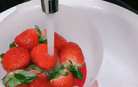 草莓的正确清洗方法,草莓怎么洗 清洗草莓的正确方法图9