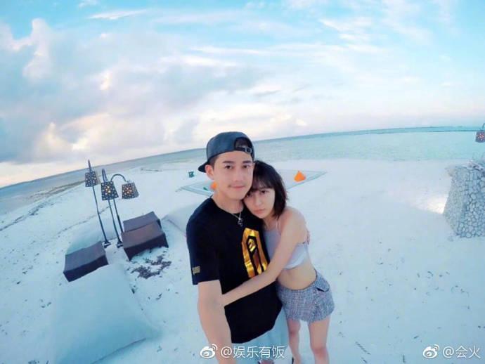 苏醒有女友了?两人亲密照被晒出,女友颜美身材靓