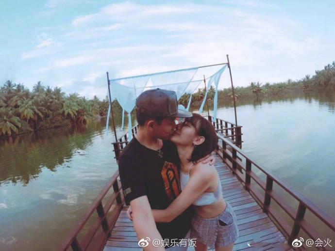 苏醒有女友了?两人亲密照被晒出,女友颜美身材靓