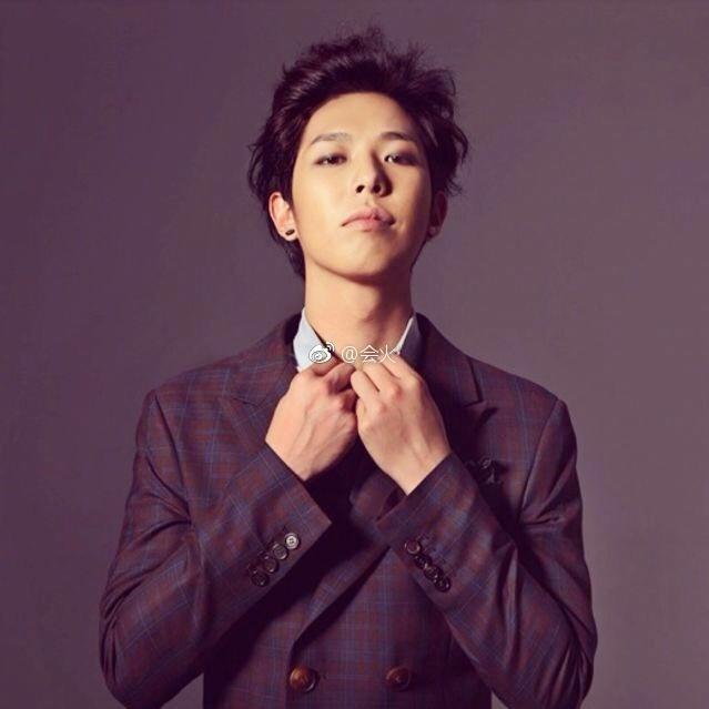 苏醒有女友了?两人亲密照被晒出,女友颜美身材靓